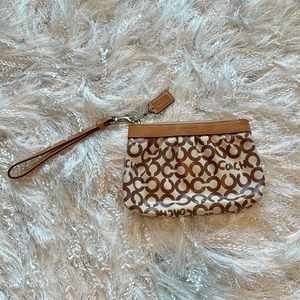 💜 Coach Wristlet